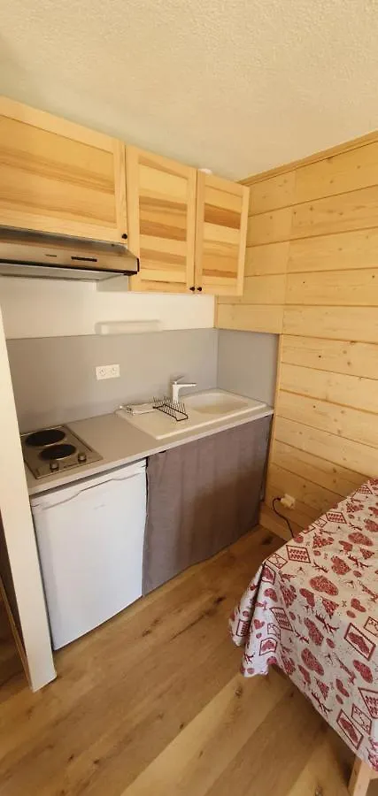 Appartement studio de charme au Melezet, les Orres. Plein Sud.
